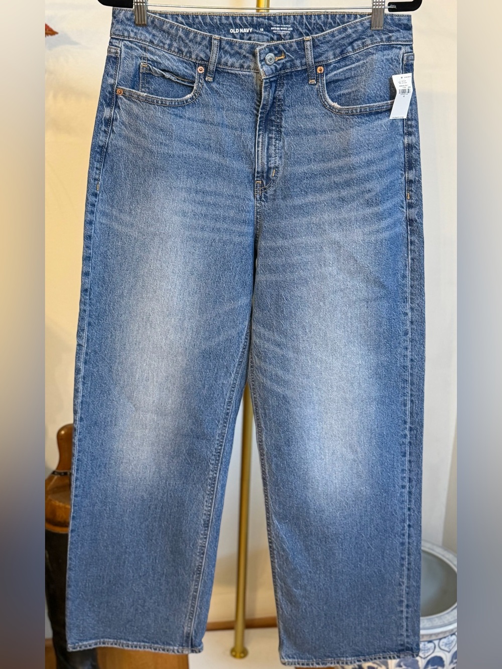 Old Navy Women’s Extra High Rise Sky-Hi Wide Leg Jeans NEW!